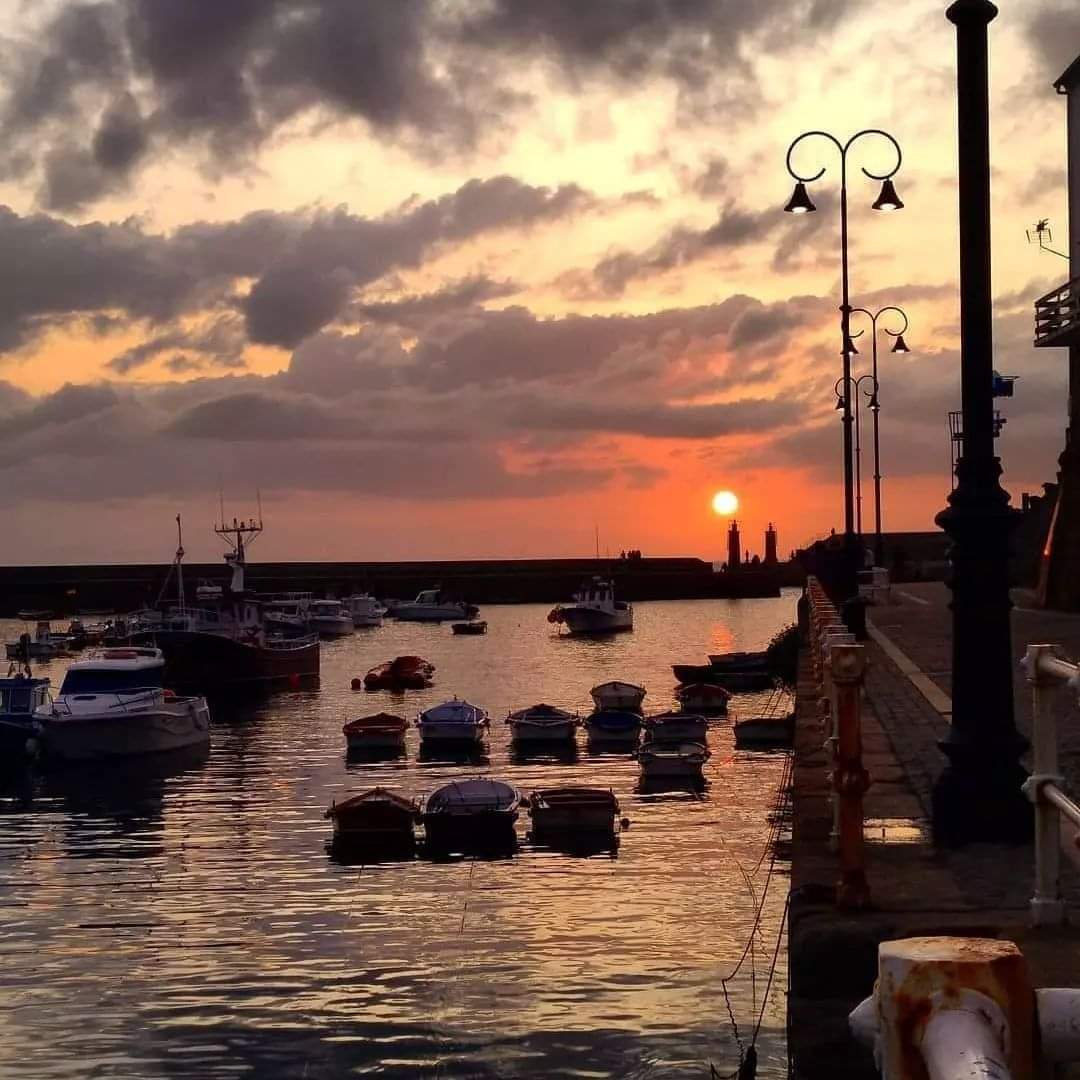 Atardecer muelle de Tapia
