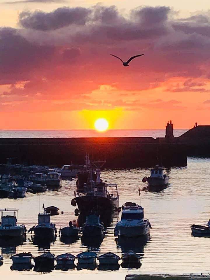 Atardecer muelle de Tapia