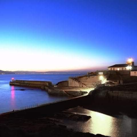 Atardecer faro rojo Tapia