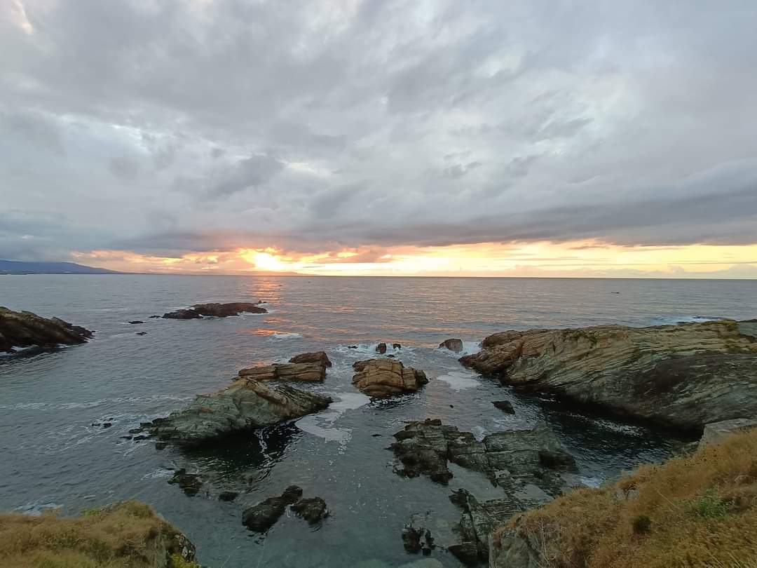 Atardecer sobre la costa de Tapia