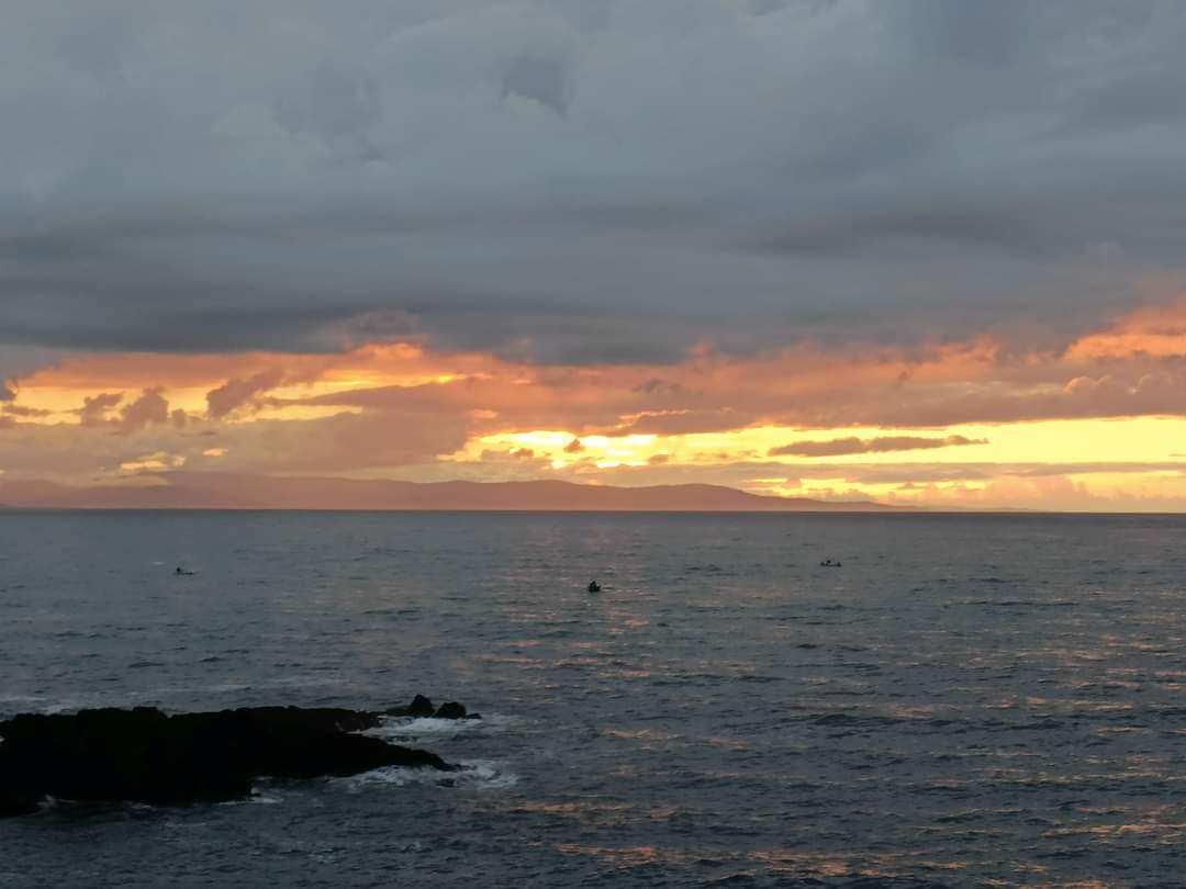 Atardecer sobre el horizonte