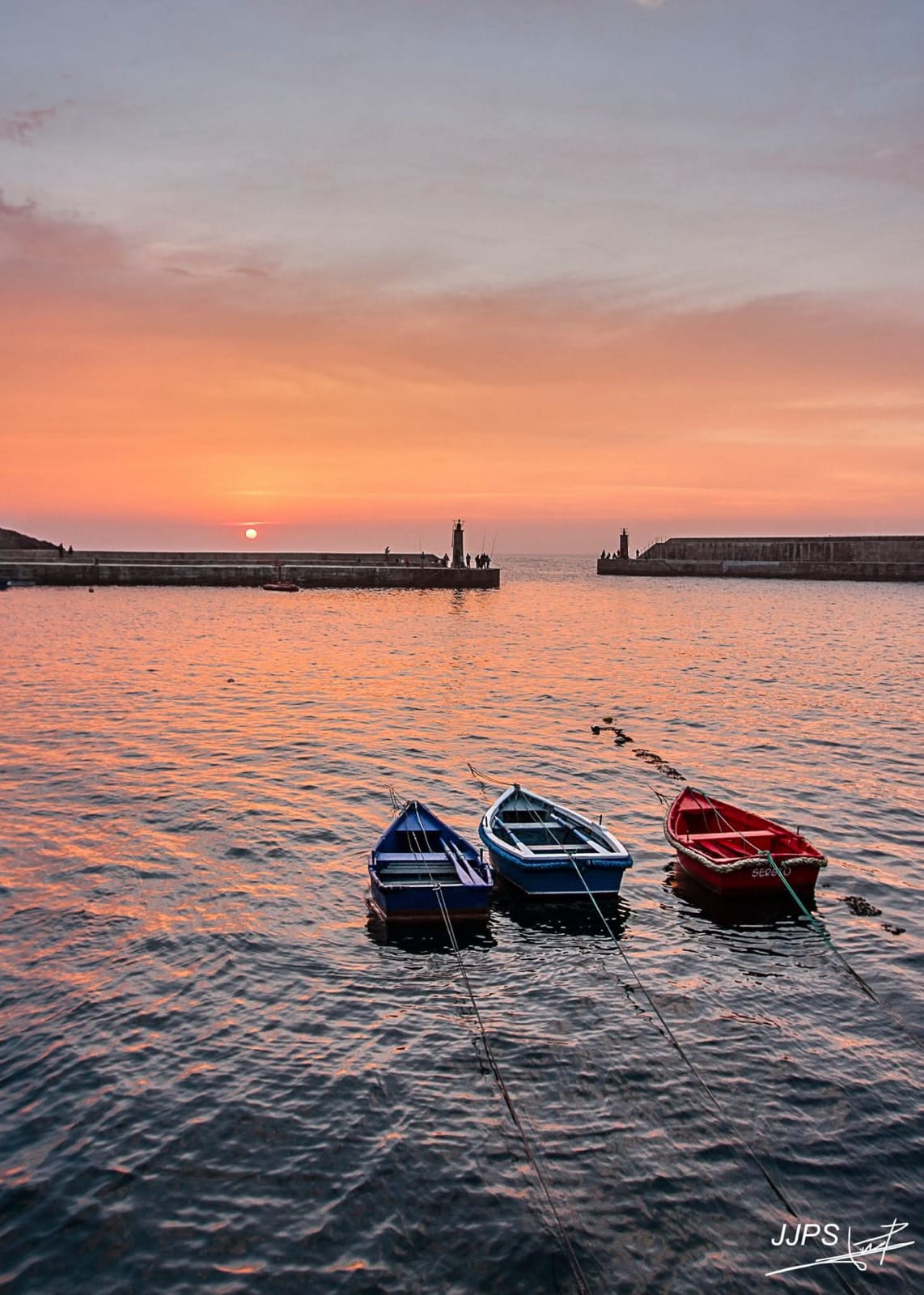 Atardecer sobre los chalanos en Tapia