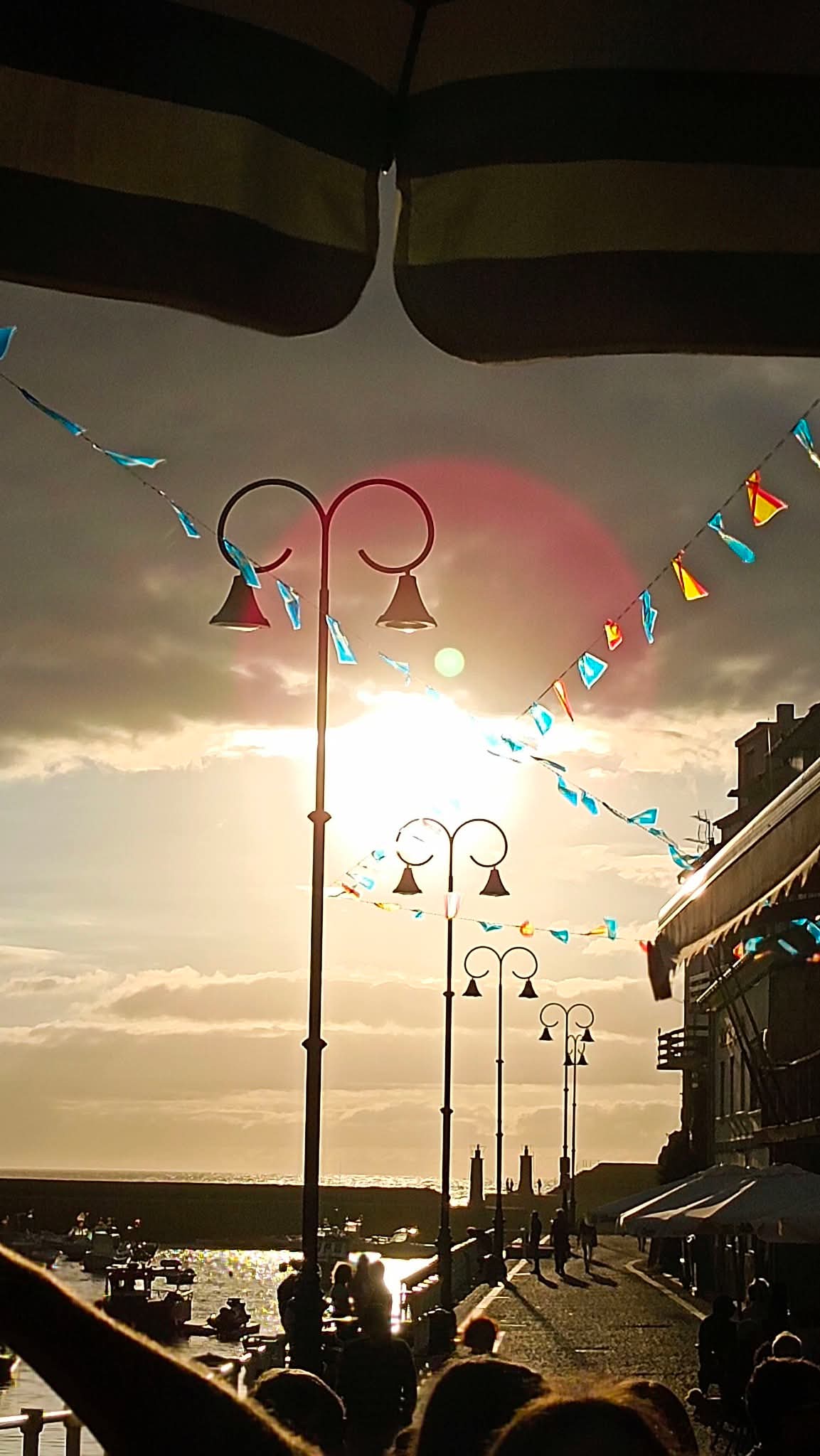 atardecer en el muelle de Tapia de Casariego