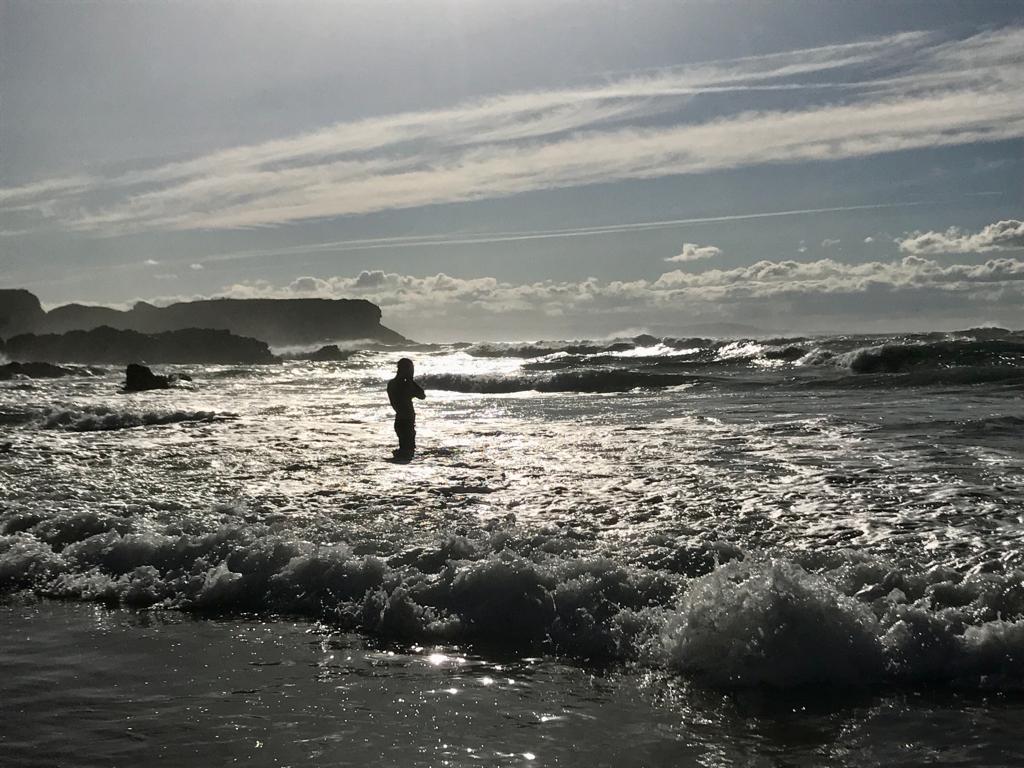 Atardecer con bañista en Tapia