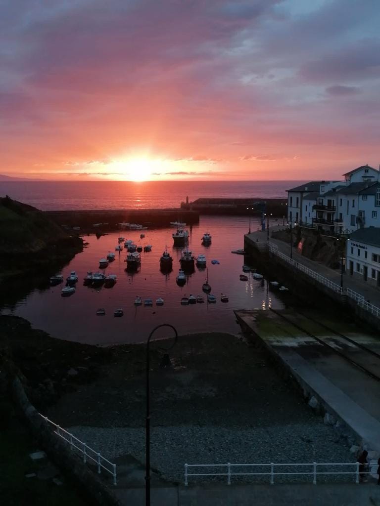 Atardecer en el muelle de Tapia