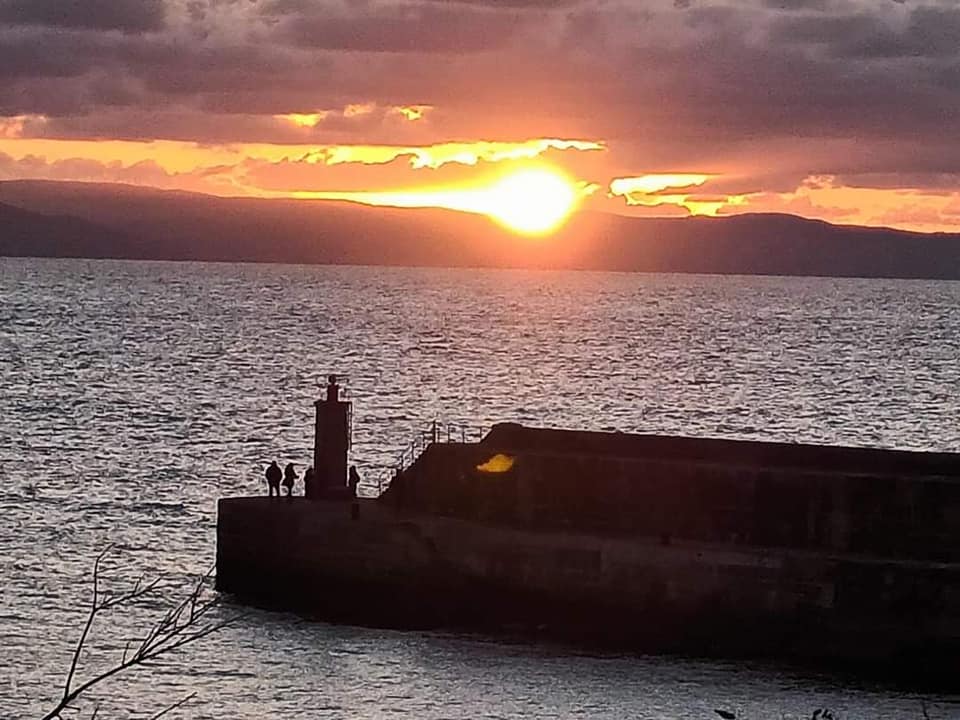 Atardecer desde el faro rojo