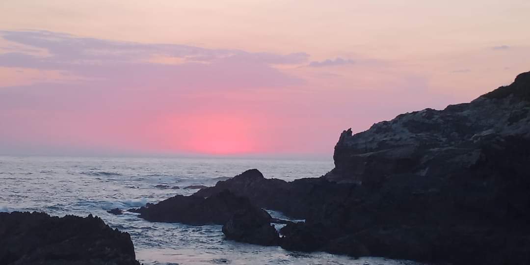 Atardecer sobre el mar