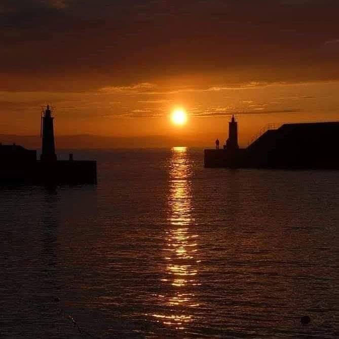 Atardecer faros de Tapia