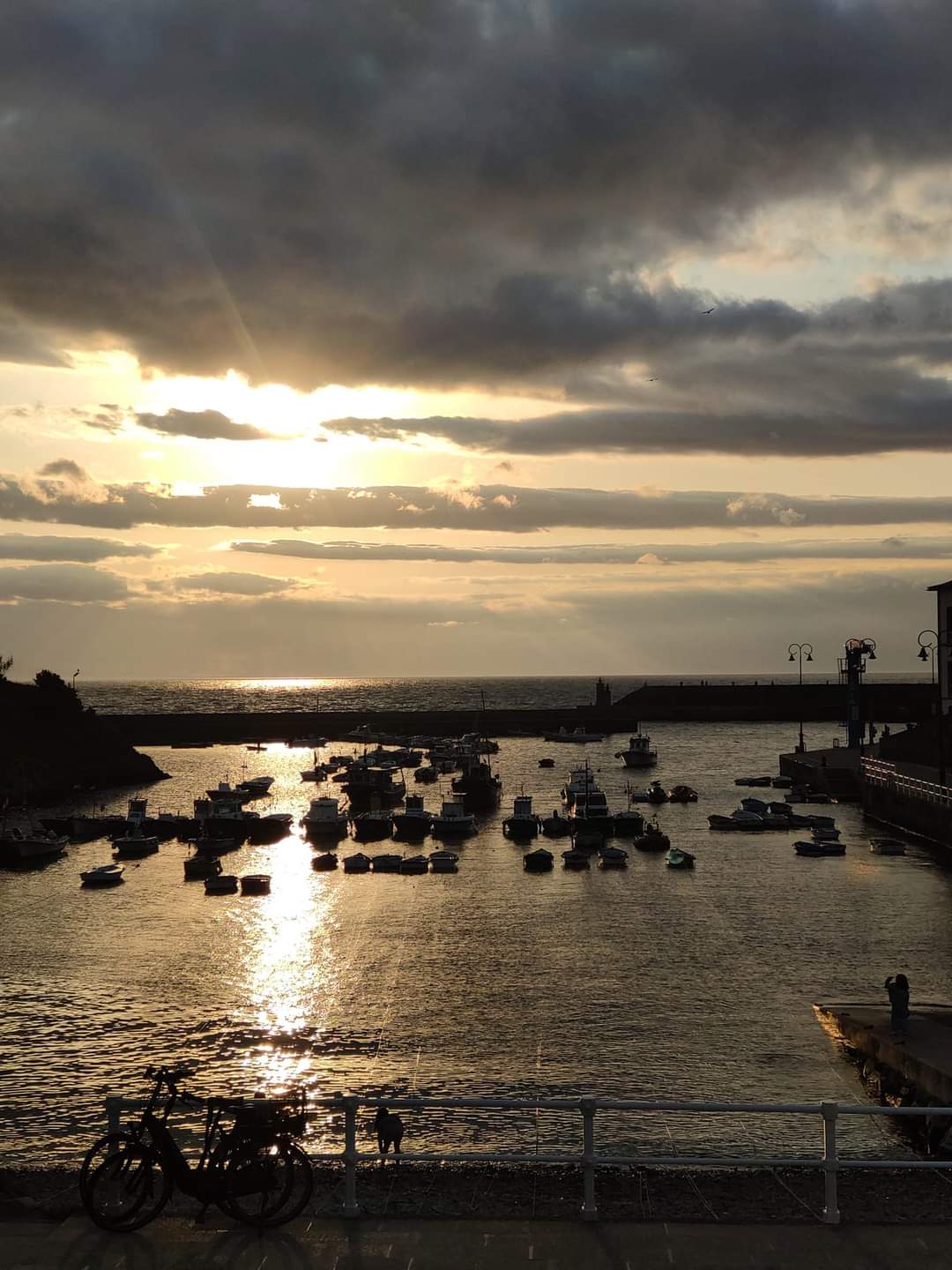 Atardecer muelle de Tapia