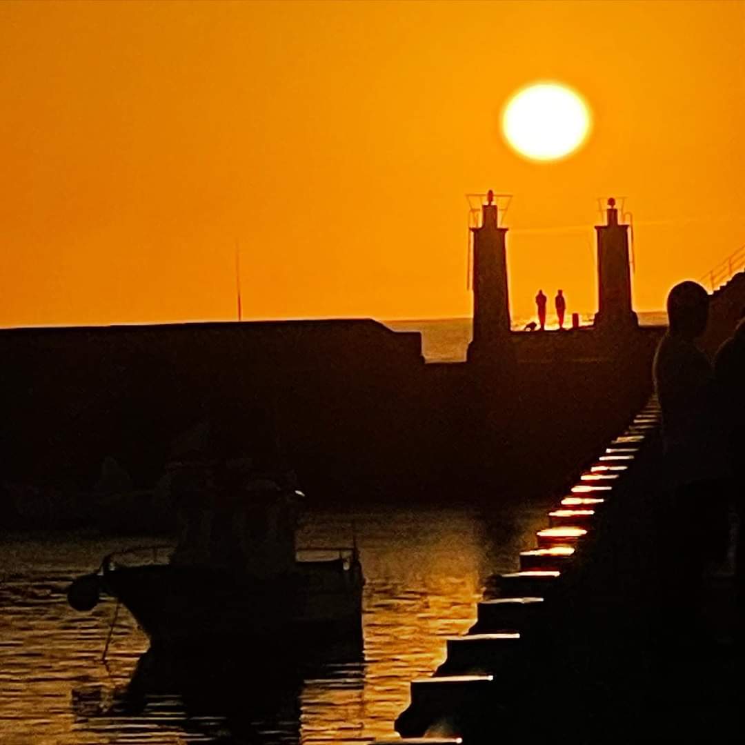 Atardecer sobre los faros de Tapia