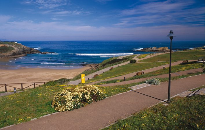 Playa A Ribeiria vista desde Os Campos Tapia de Casariego