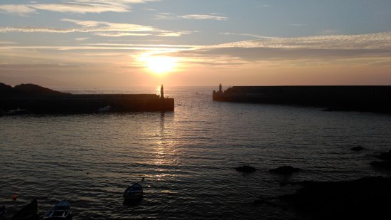 Atardecer en el muelle de Tapia de Casariego