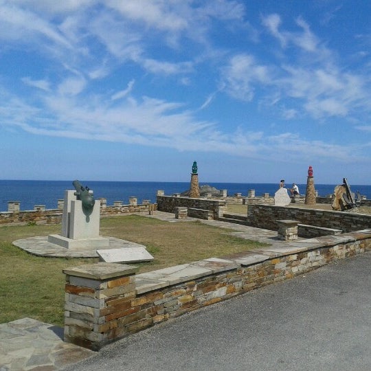 Os cañois en Tapia de Casariego