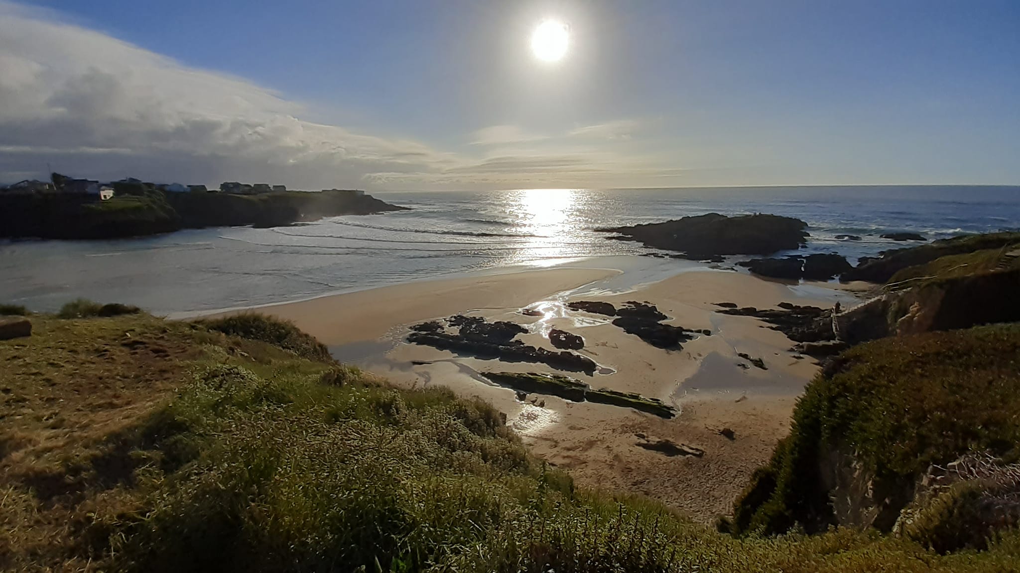 Aterdecer sobre la playa A Ribeiria en Tapia de Casariego