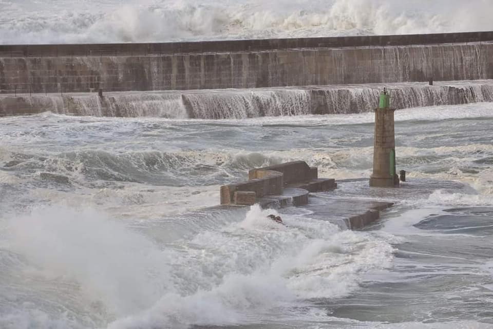 Galerna en el muelle de Tapia de Casariego