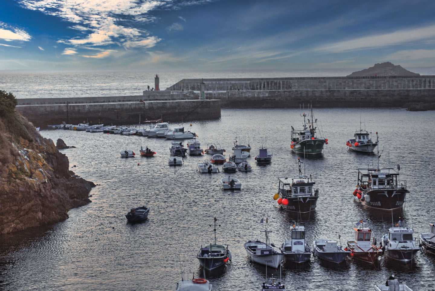 Lanchas en el muelle de Tapia de Casariego