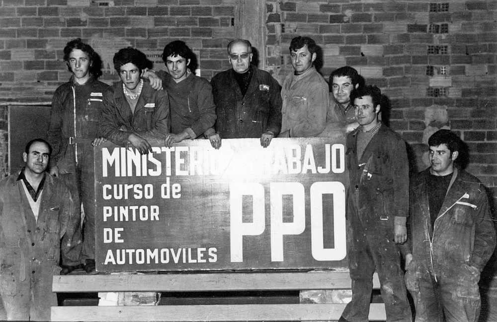 Alumnos del curso de pintura del automovil. 2470671973 en Tapia de Casariego