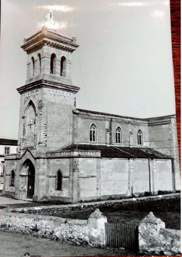 Vista de la Iglesia de San Esteban y sus alrededores en Tapia de Casariego