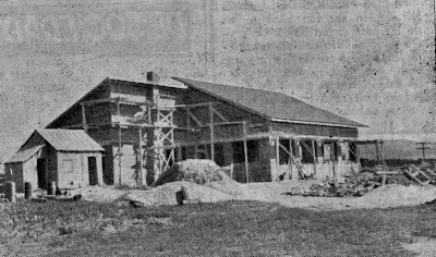 Construcción del Hostal Los Campos en Tapia de Casariego durante sus primeros trabajos