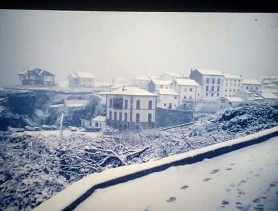 Tapia con nieve vista desde la Guardia