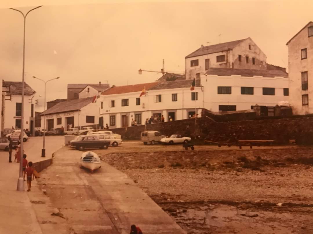 Muelle de Tapia edificio de la Marina