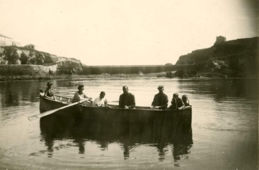 Marineros en la lancha Nueva Segunda