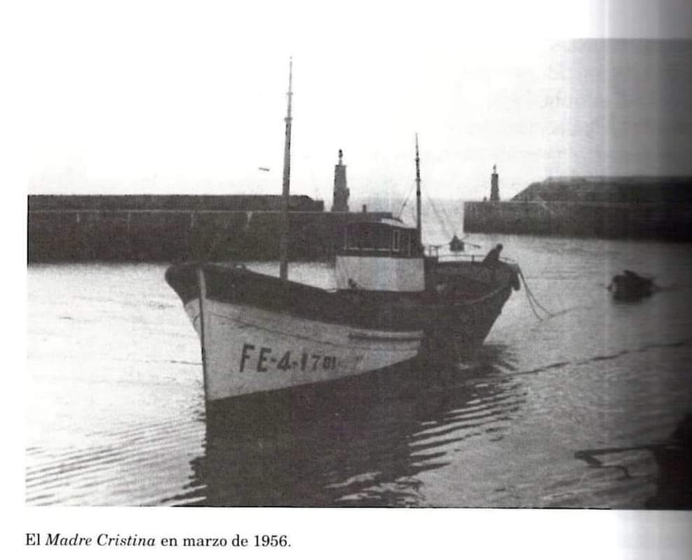 Barco Madre Cristina amarrado en el muelle de Tapia de Casariego