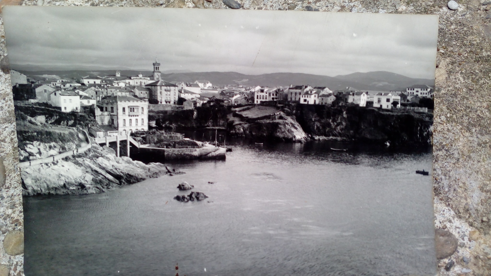 El muelle desde el faro blanco