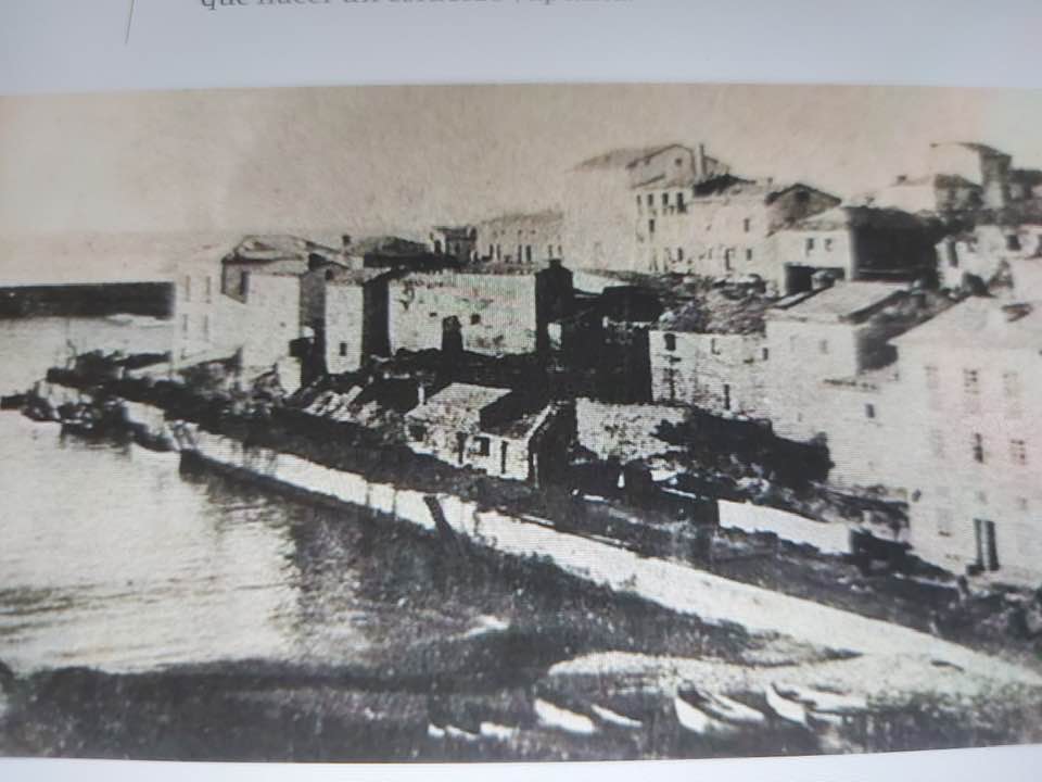 Muelle de Tapia desde el edificio La Marina