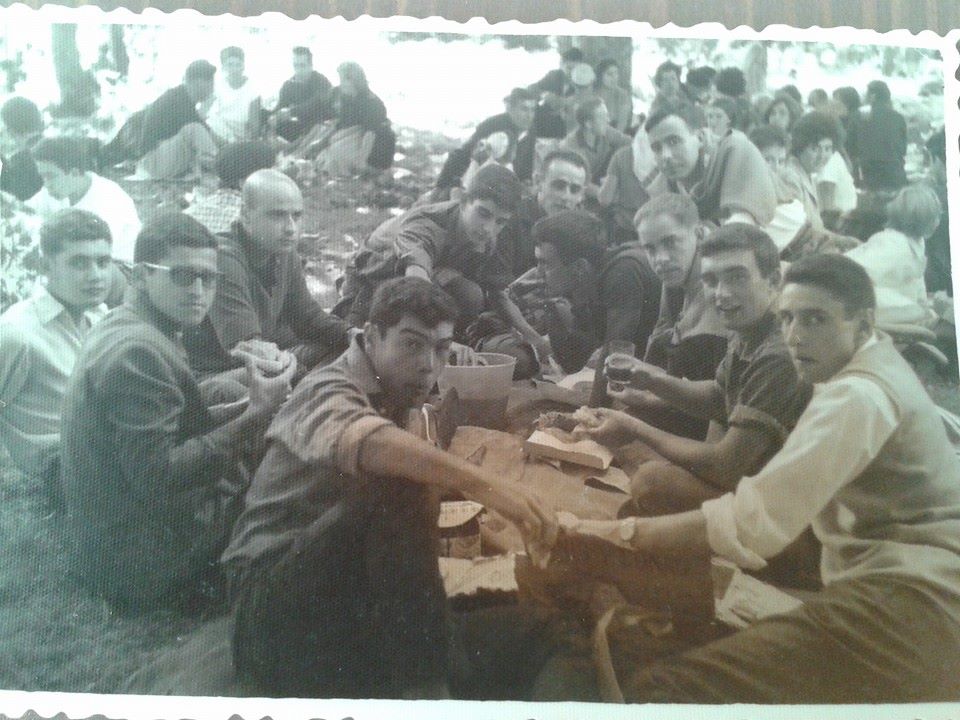 Grupo de personas disfrutando de la fiesta campestre que se celebra en Porcía