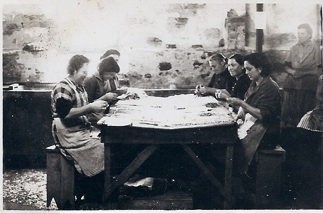 Mujeres Fábrico Bravo trabajando