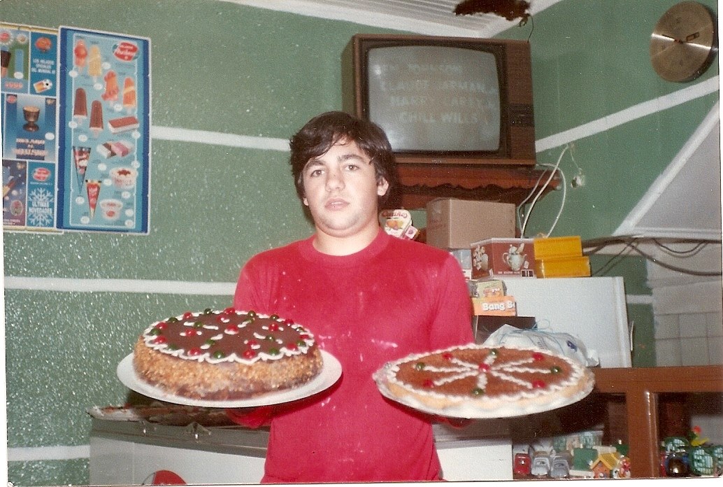 Pastelería Milín mostrando dos ricos pasteles ubicada en Tapia de Casariego