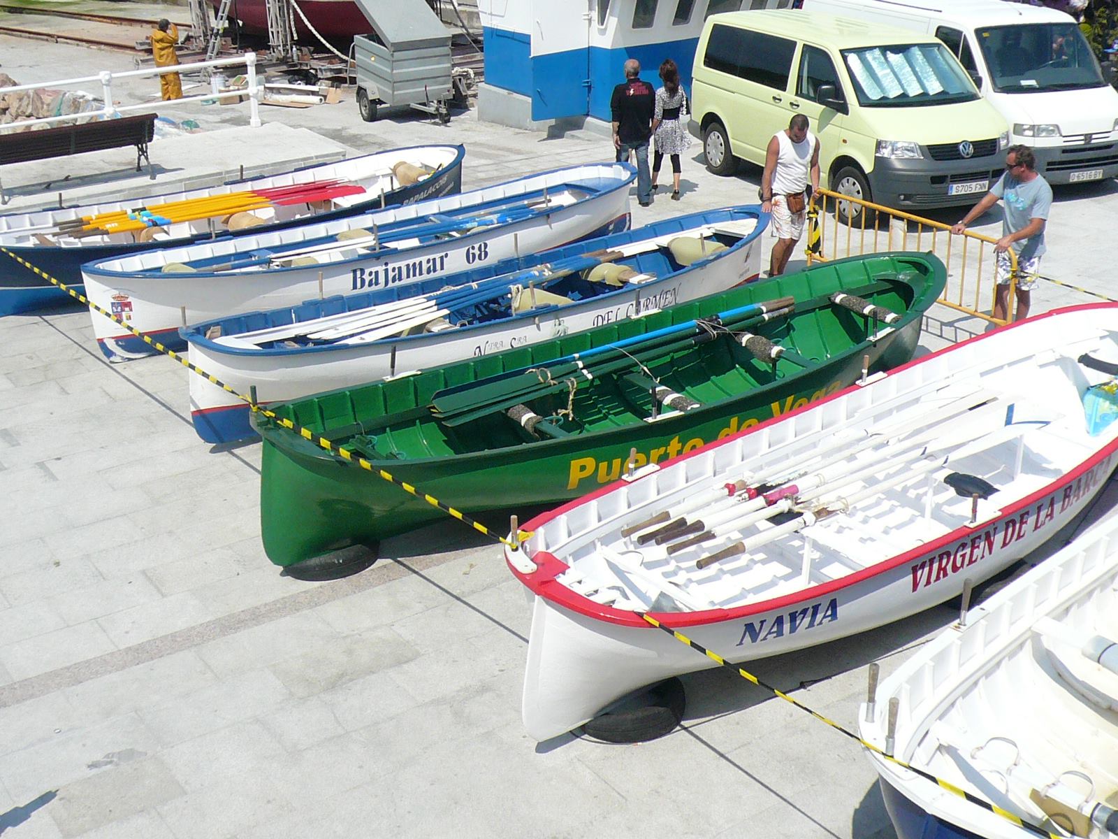 Embarcaciones de remo para las fiestas en Agosto en Tapia de Casariego