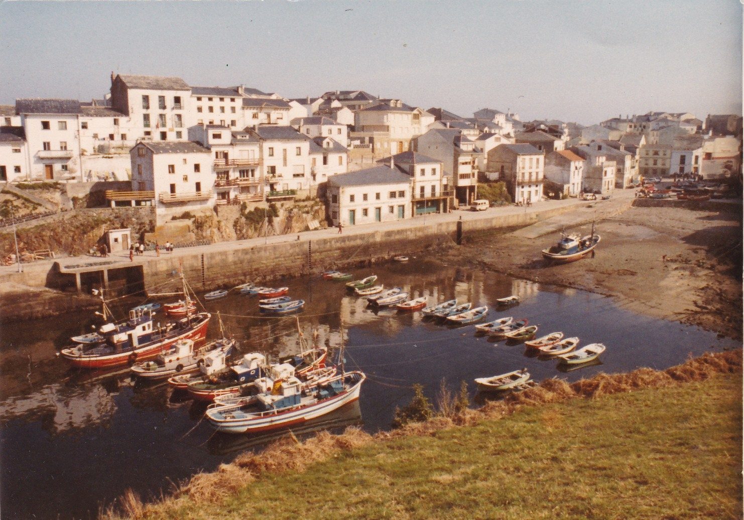 Vista del muelle de Tapia desde la Guardia
