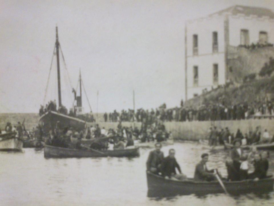 Saleo tapiego en el muelle de Tapia
