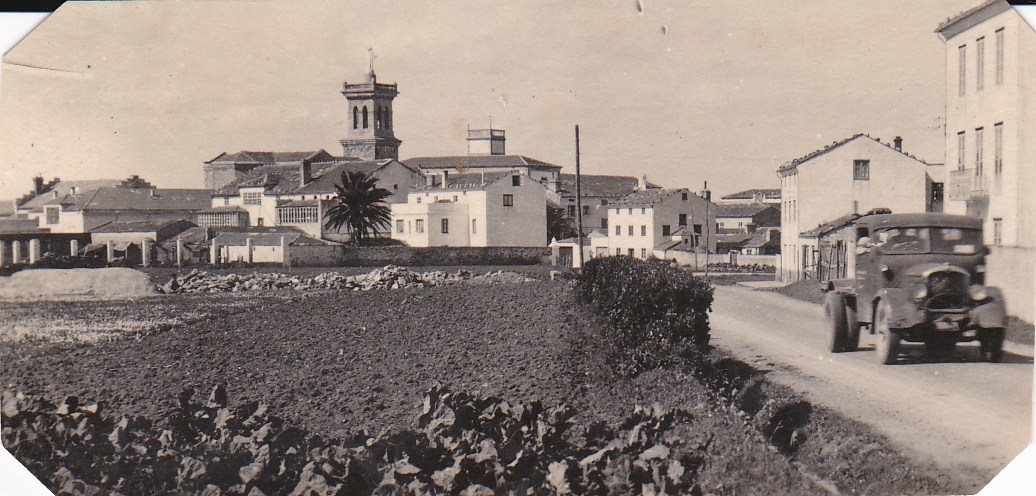 Entrada a Tapia al fondo iglesia San Esteban