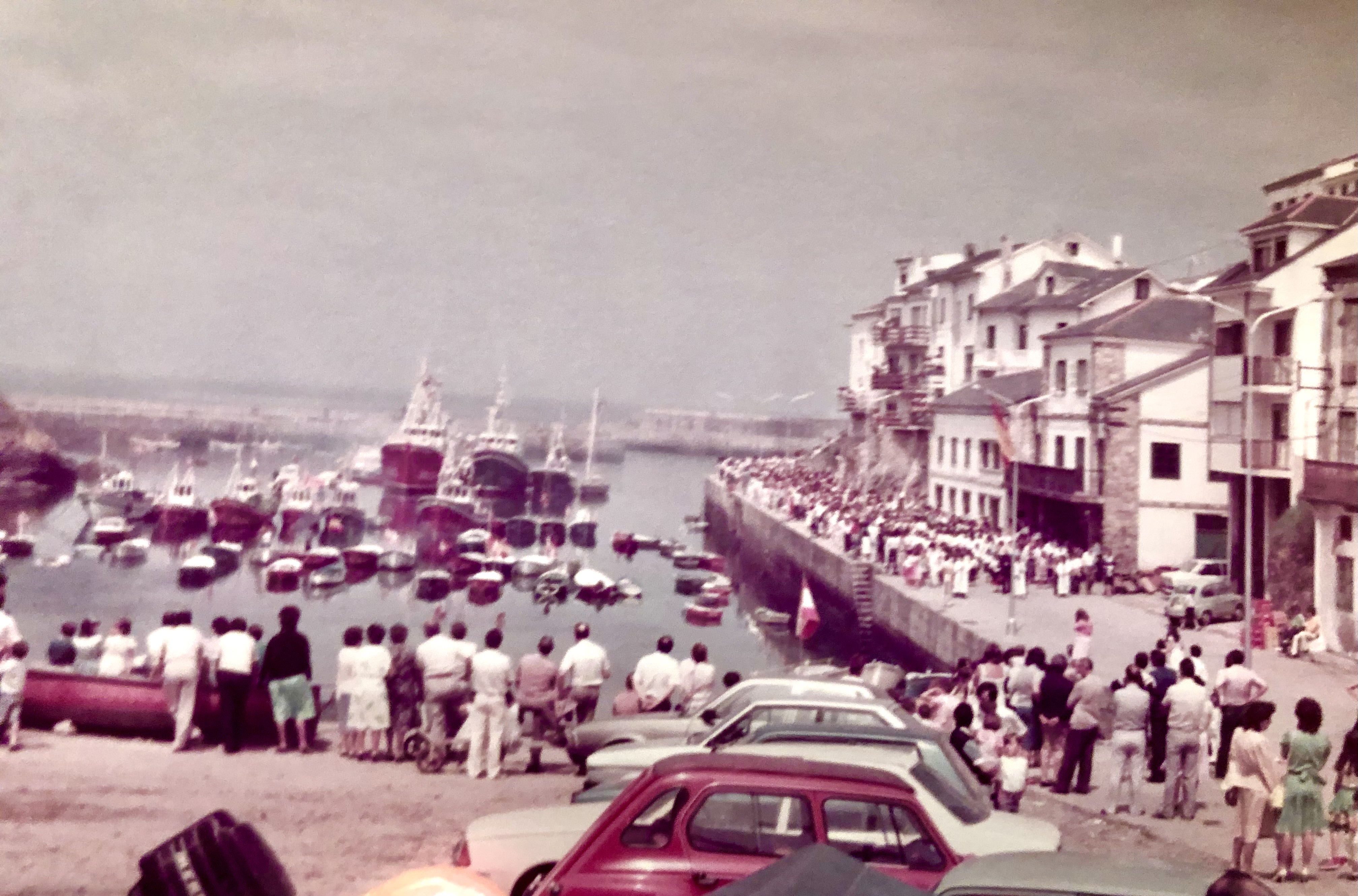 Celebración de la Virgen del Carmen en Tapia de Casariego con vecinos y turistas