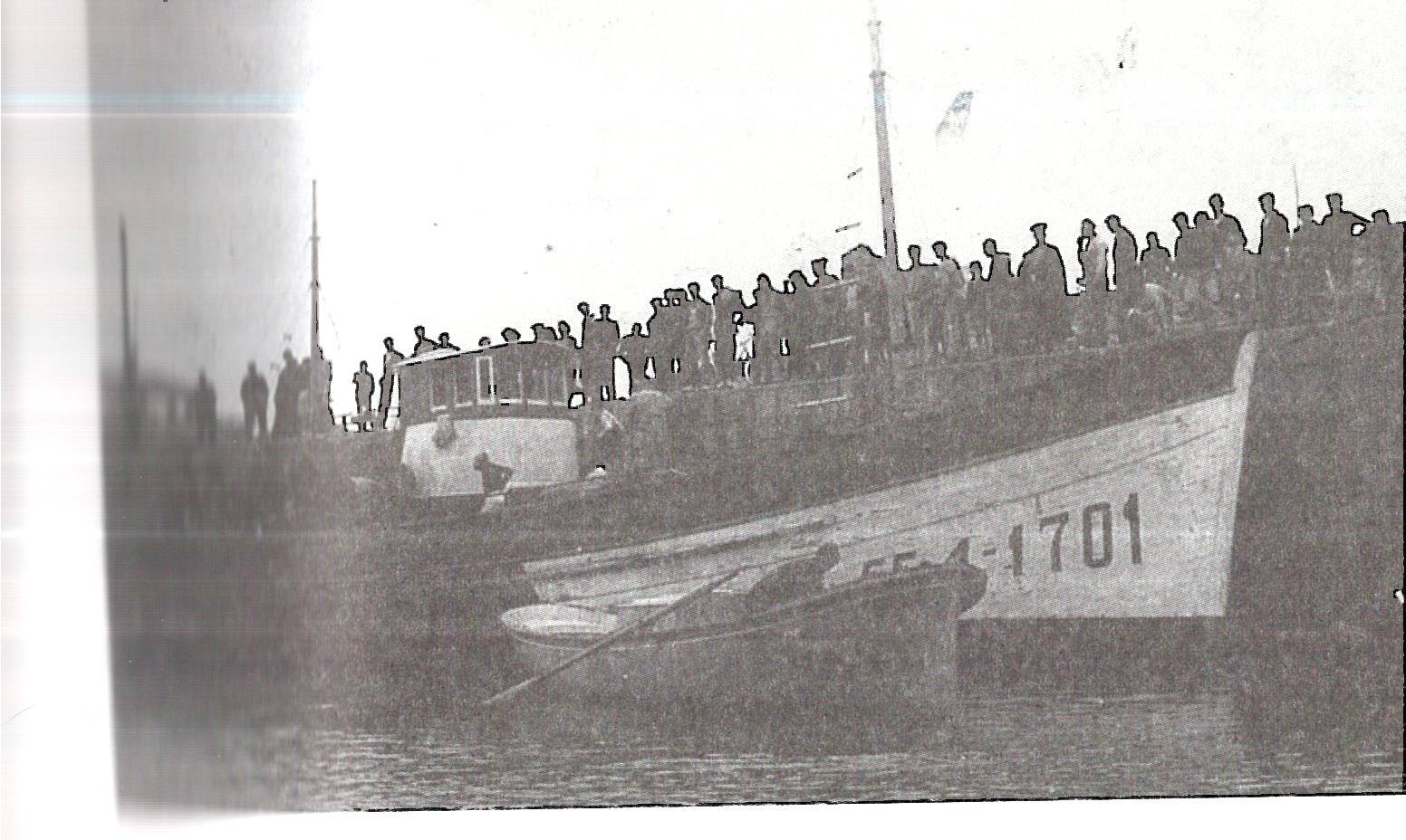 Barco Madre Cristina en el muelle de Tapia de Casariego